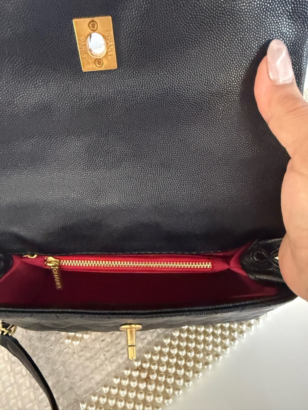 Quilted Top-Handle Shoulder Bag in Black with Burgundy Handle - Picture 4 of 4